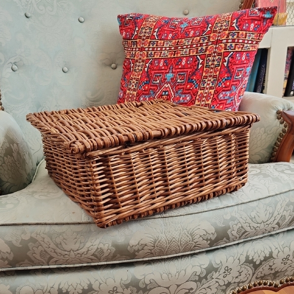 Vintage Wicker Picnic/Sewing Basket - Picture 5 of 5
